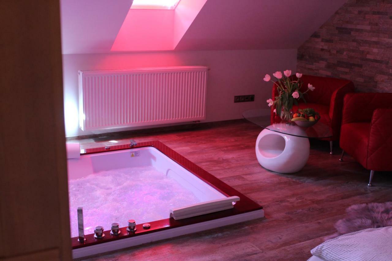 Romanticky Wellness Suite Hotel Heinz Dobris Eksteriør bilde
