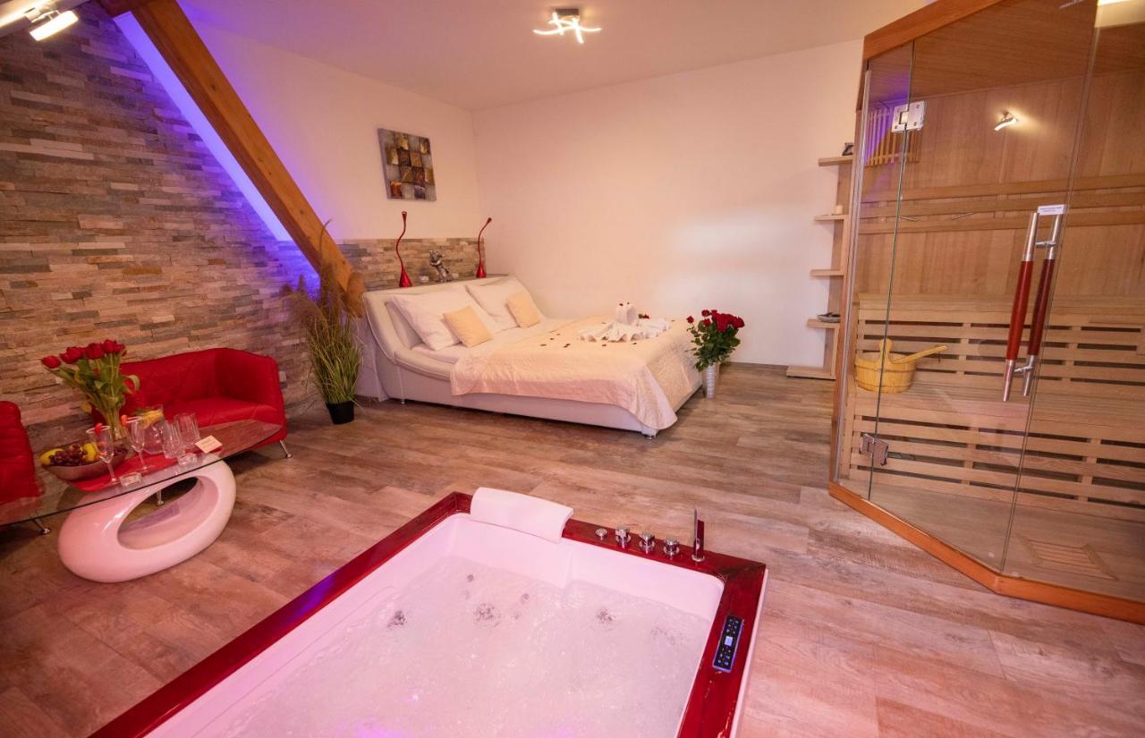 Romanticky Wellness Suite Hotel Heinz Dobris Eksteriør bilde